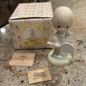 Precious Moments 1985 ‘Serving the Lord’ Porcelain Figurine